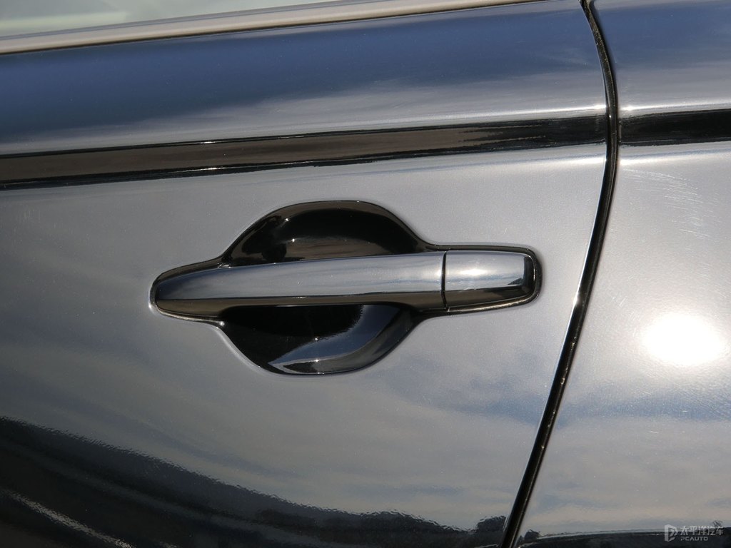 珍珠黑歐藍(lán)德車(chē)身外觀圖片