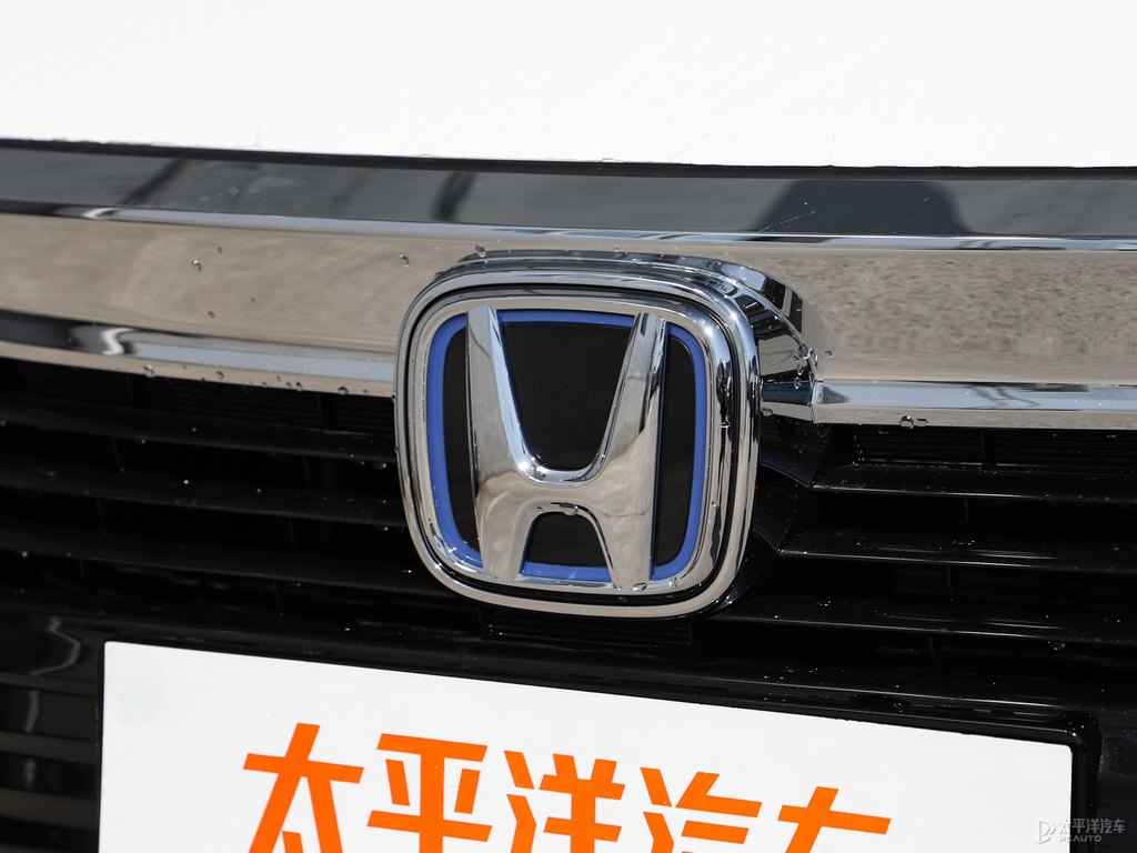 塔夫綢白凌派車頭外觀圖片