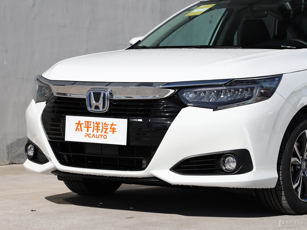 塔夫綢白凌派車頭外觀圖片