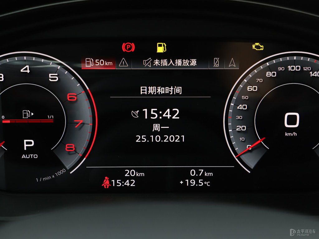 凱莫拉灰奧迪Q5L中控內(nèi)飾圖片
