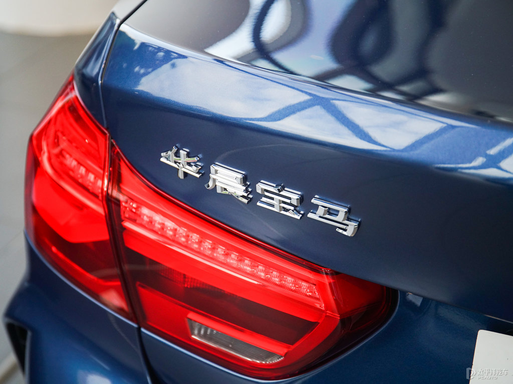 量子藍(lán)寶馬1系車尾外觀圖片