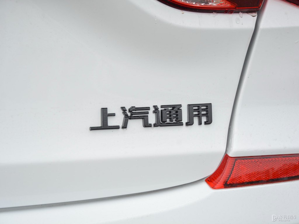 天真白科魯澤車尾外觀圖片