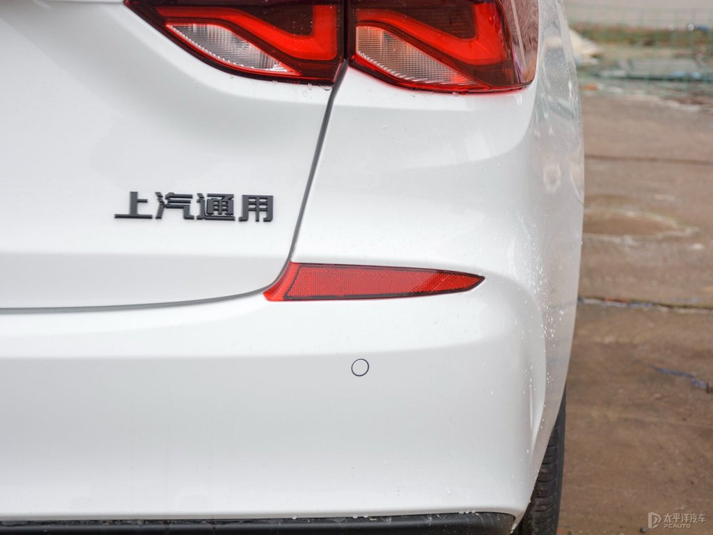天真白科魯澤車(chē)尾外觀圖片