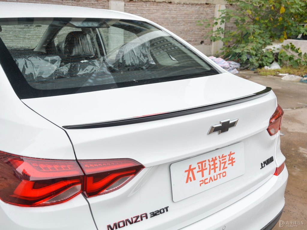 天真白科魯澤車尾外觀圖片