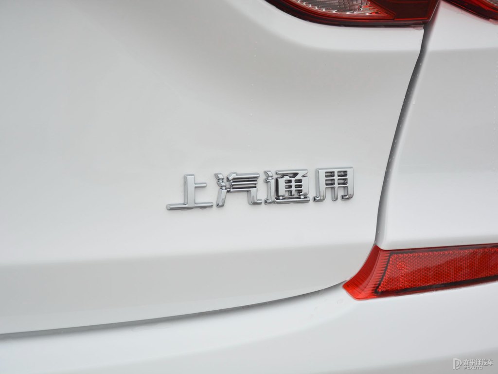 天真白科魯澤車尾外觀圖片