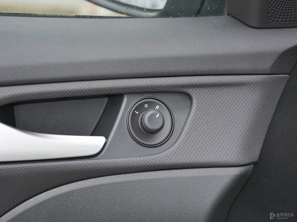 天真白科魯澤車廂內飾圖片