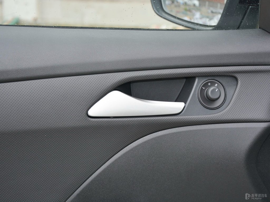 天真白科魯澤車廂內(nèi)飾圖片