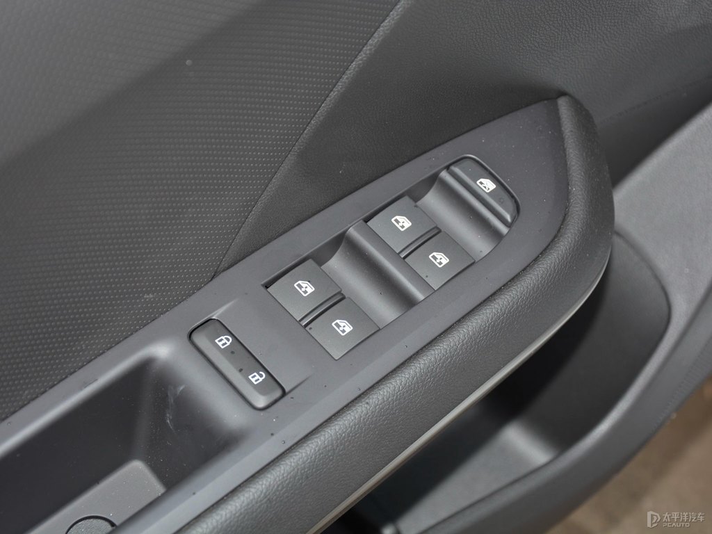 天真白科魯澤車(chē)廂內(nèi)飾圖片