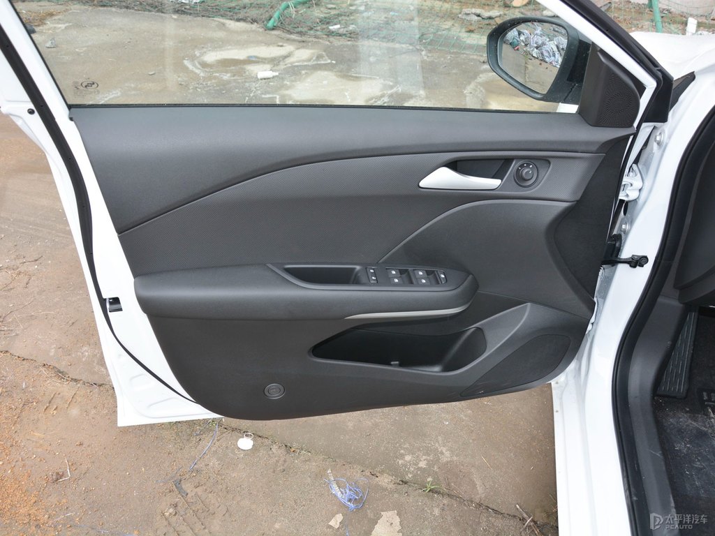 天真白科魯澤車廂內(nèi)飾圖片