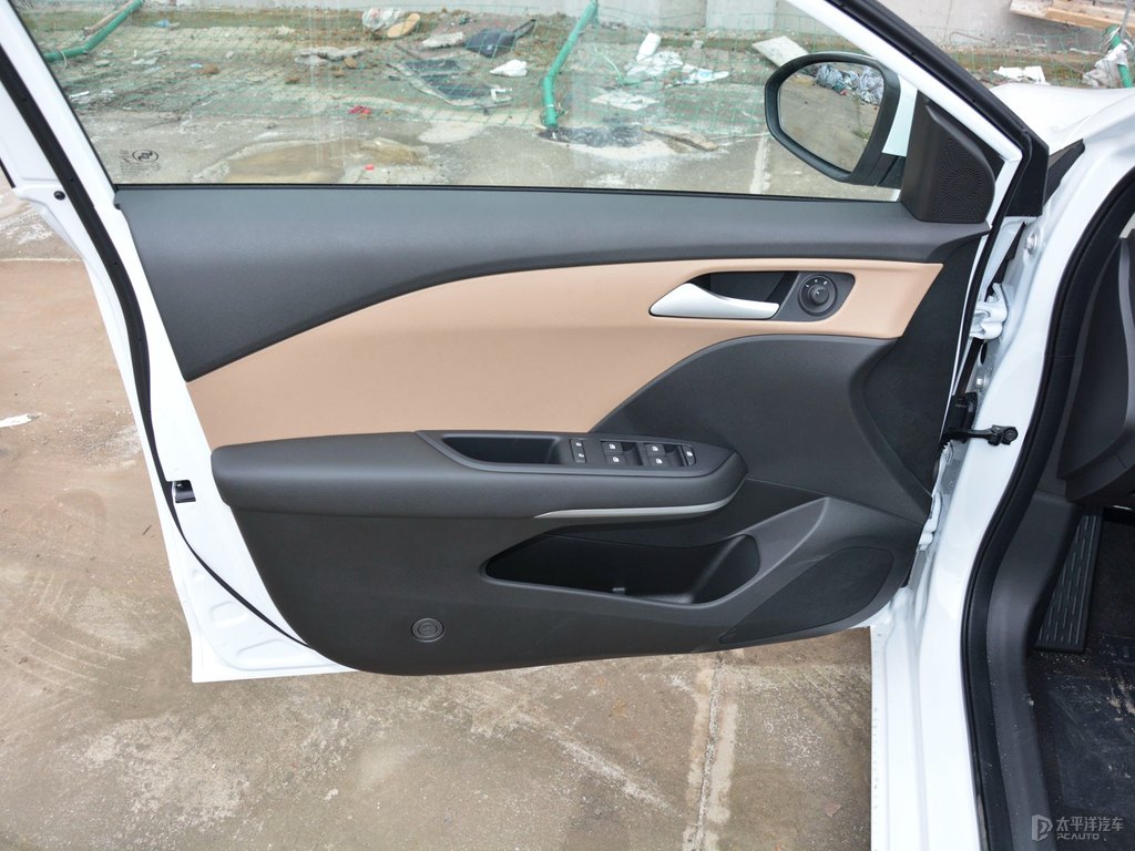 天真白科魯澤車廂內(nèi)飾圖片