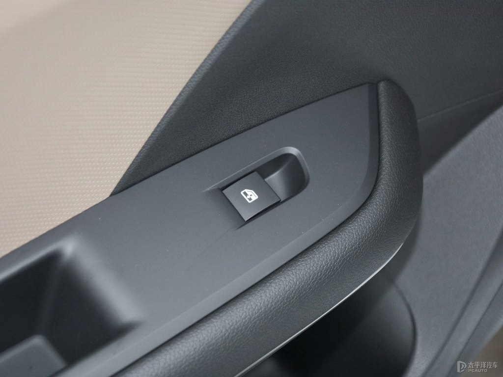 天真白科魯澤車(chē)廂內(nèi)飾圖片