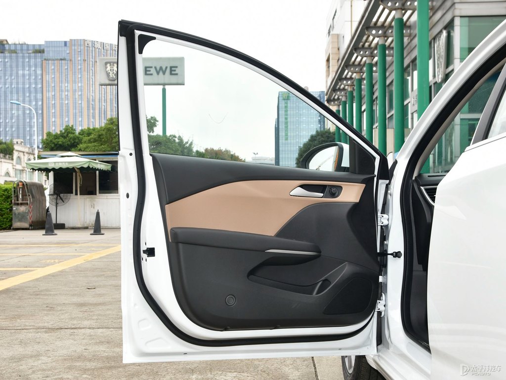 天真白科魯澤車廂內(nèi)飾圖片