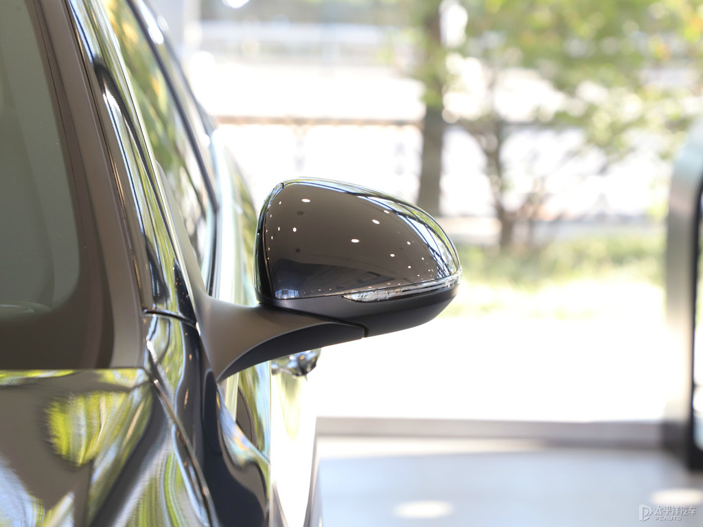 石墨灰奔馳C級(jí)車身外觀圖片