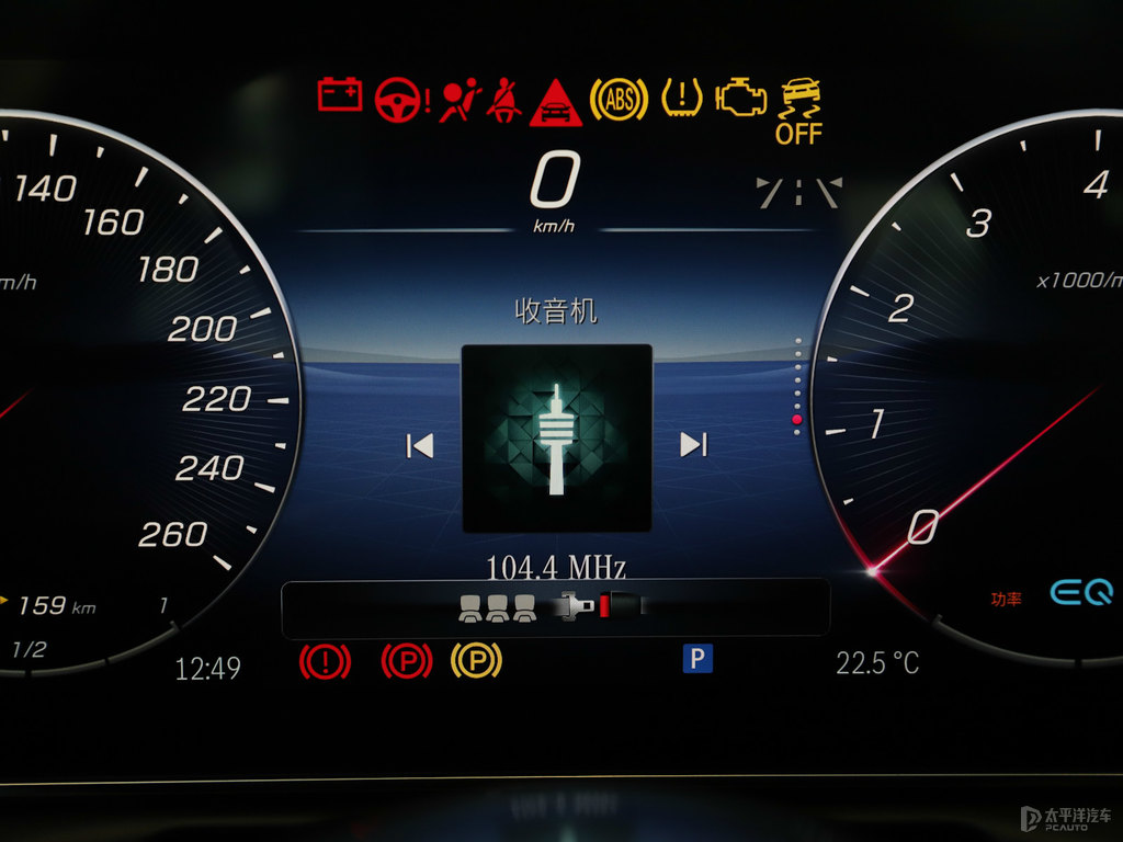 石墨灰奔馳C級(jí)中控內(nèi)飾圖片