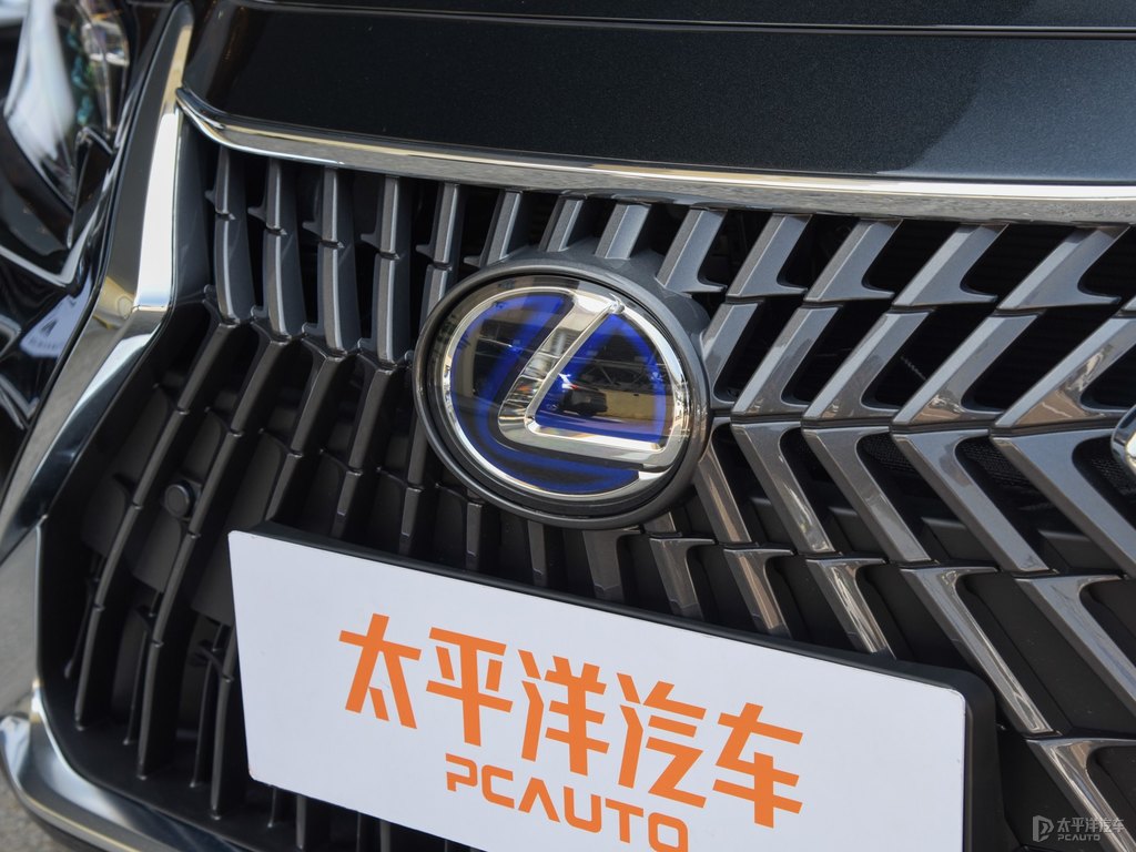 至臻黑雷克薩斯ES車(chē)頭外觀圖片