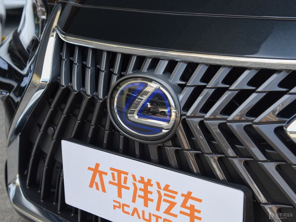 至臻黑雷克薩斯ES車(chē)頭外觀圖片