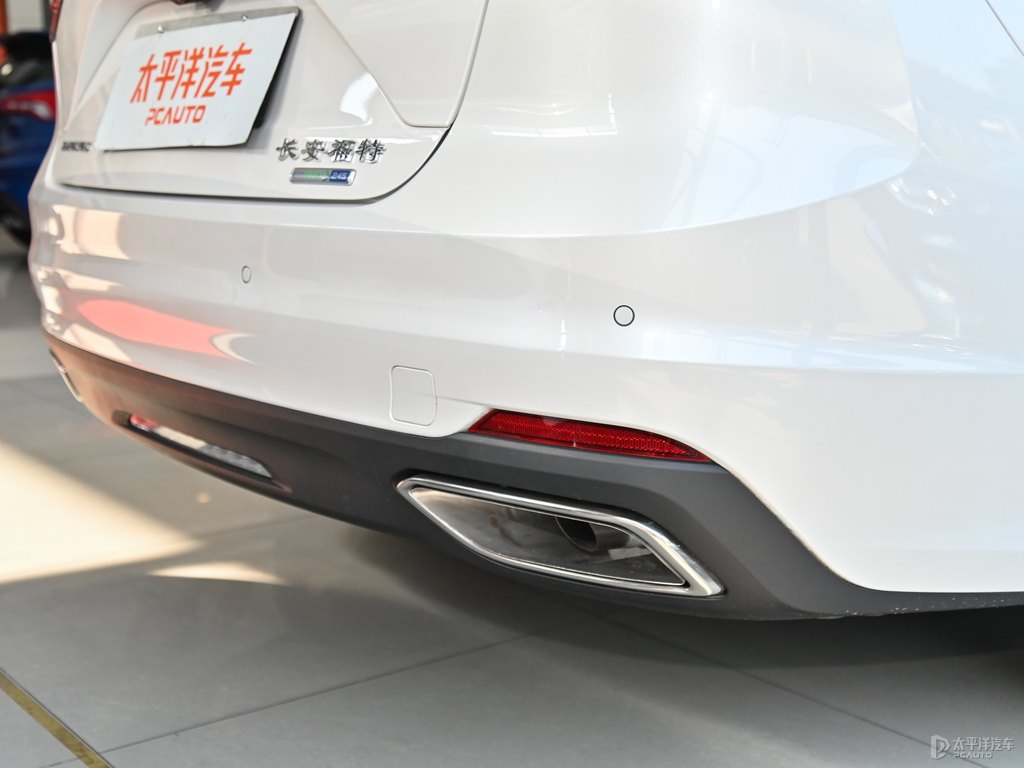希臘白金牛座車尾外觀圖片