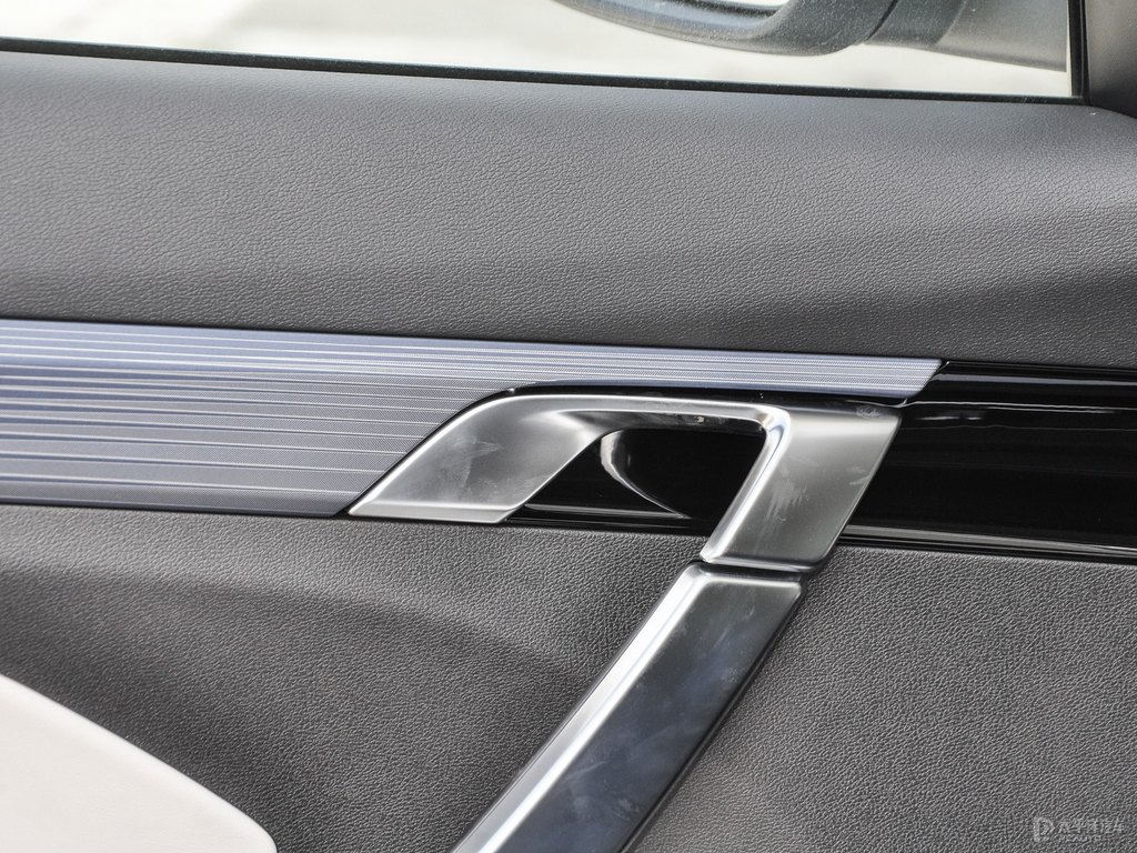 颯爽白博越車廂內(nèi)飾圖片