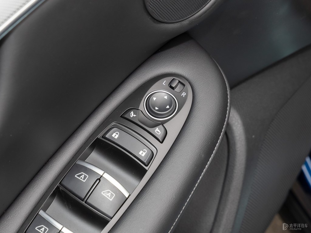 海浪藍(lán)英菲尼迪QX50車廂內(nèi)飾圖片