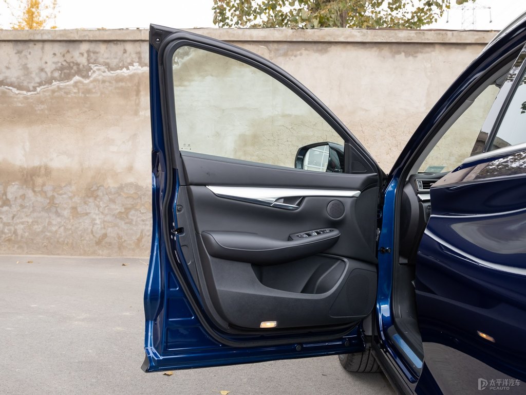 海浪藍(lán)英菲尼迪QX50車廂內(nèi)飾圖片