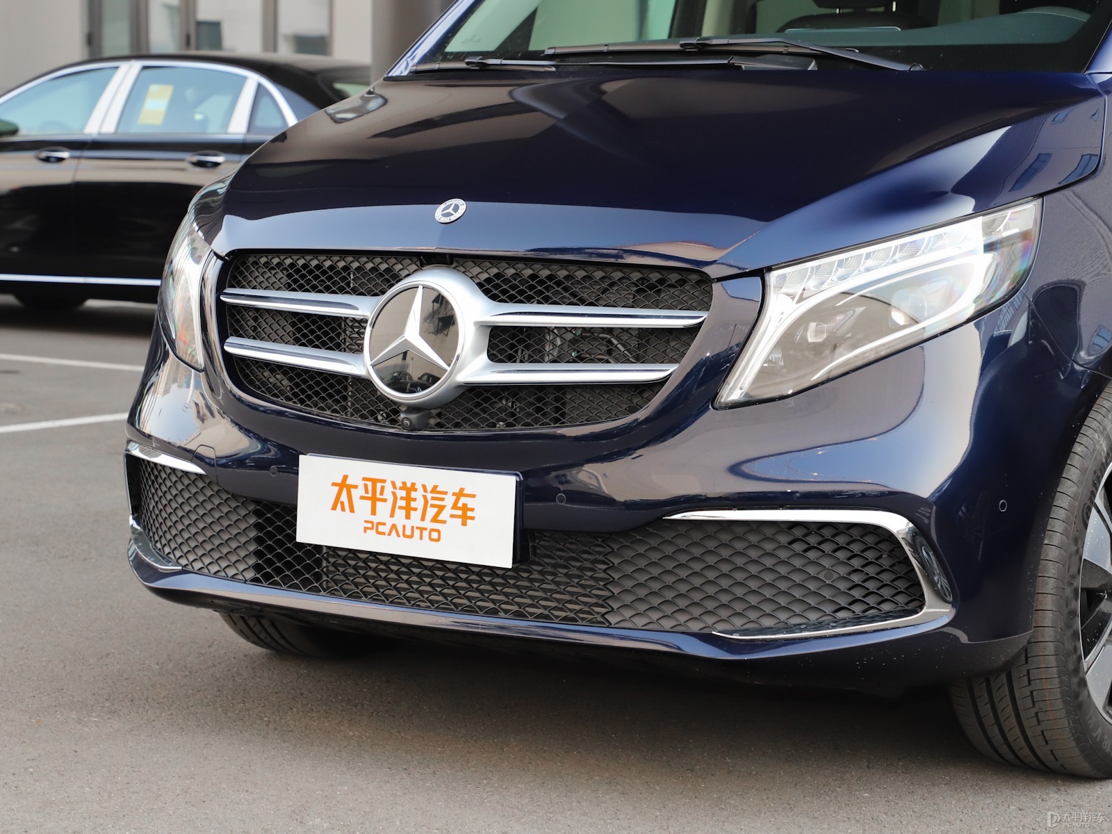 奔馳V級(jí)外觀高清大圖