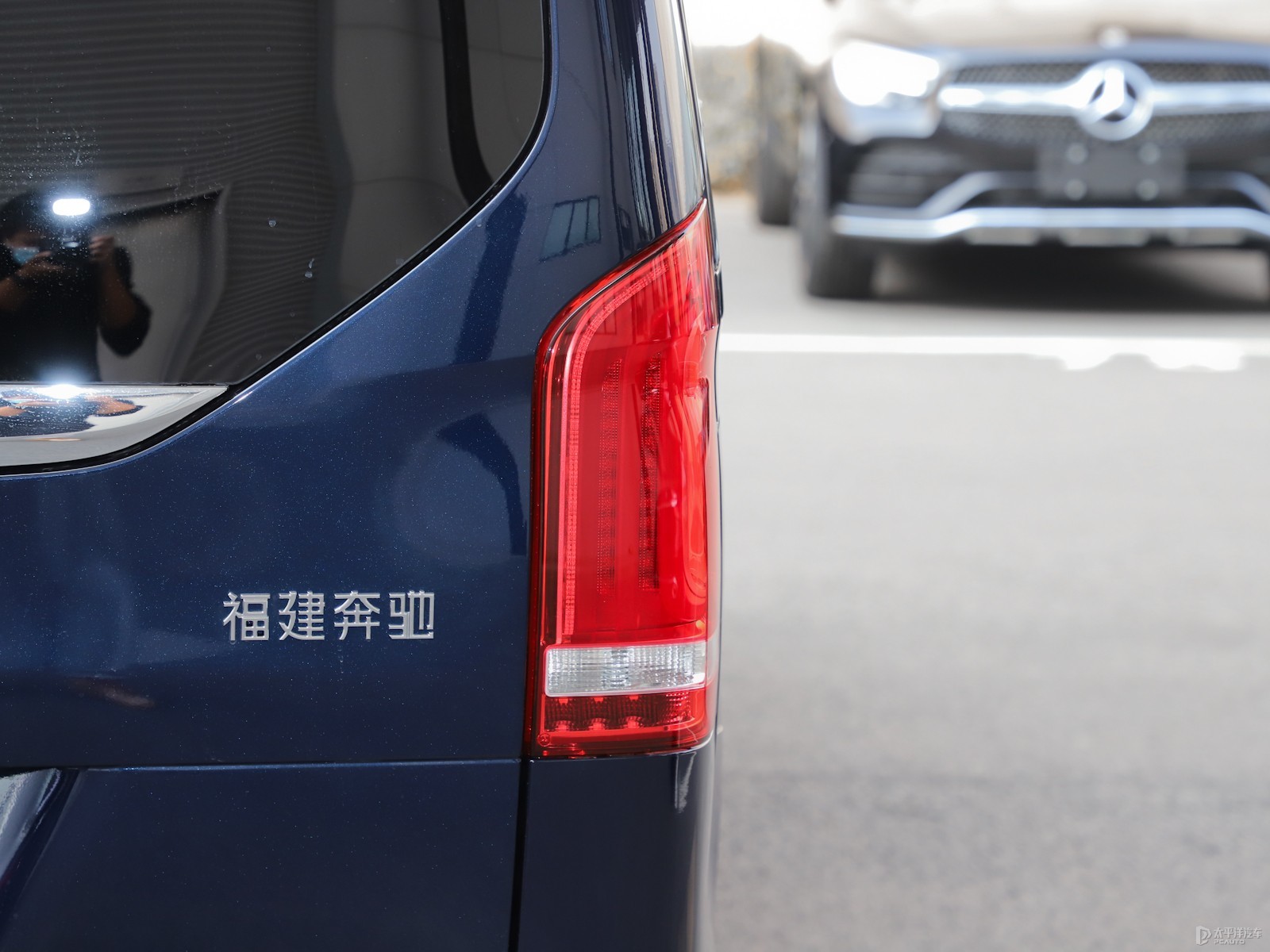 奔馳V級外觀高清大圖