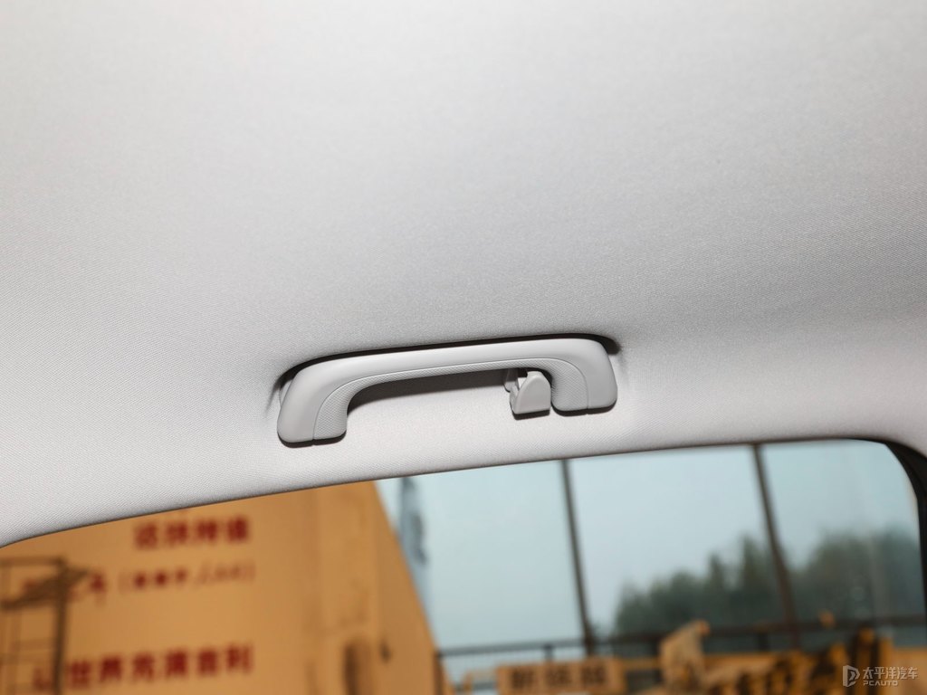 煙雨灰新帝豪車廂內(nèi)飾圖片