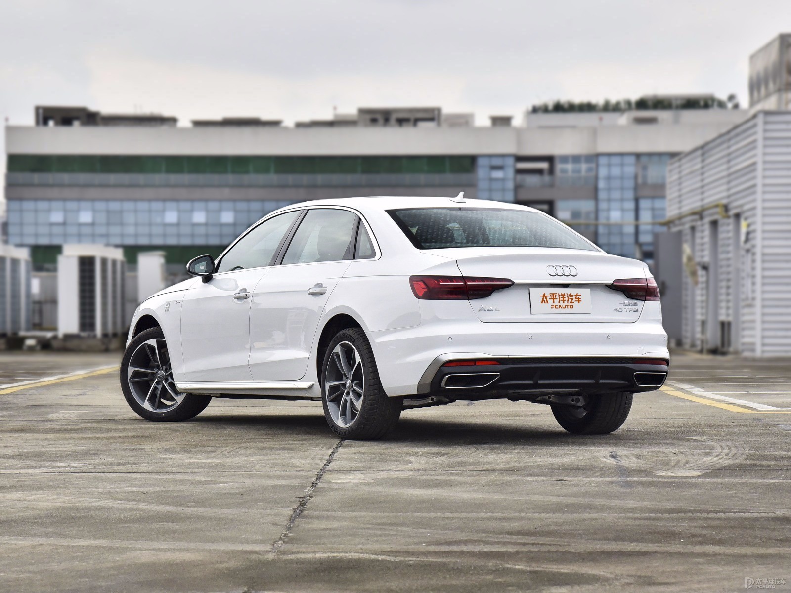 朱鷺白奧迪A4L整車外觀外觀圖片