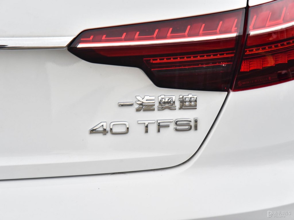 朱鷺白奧迪A4L車尾外觀圖片
