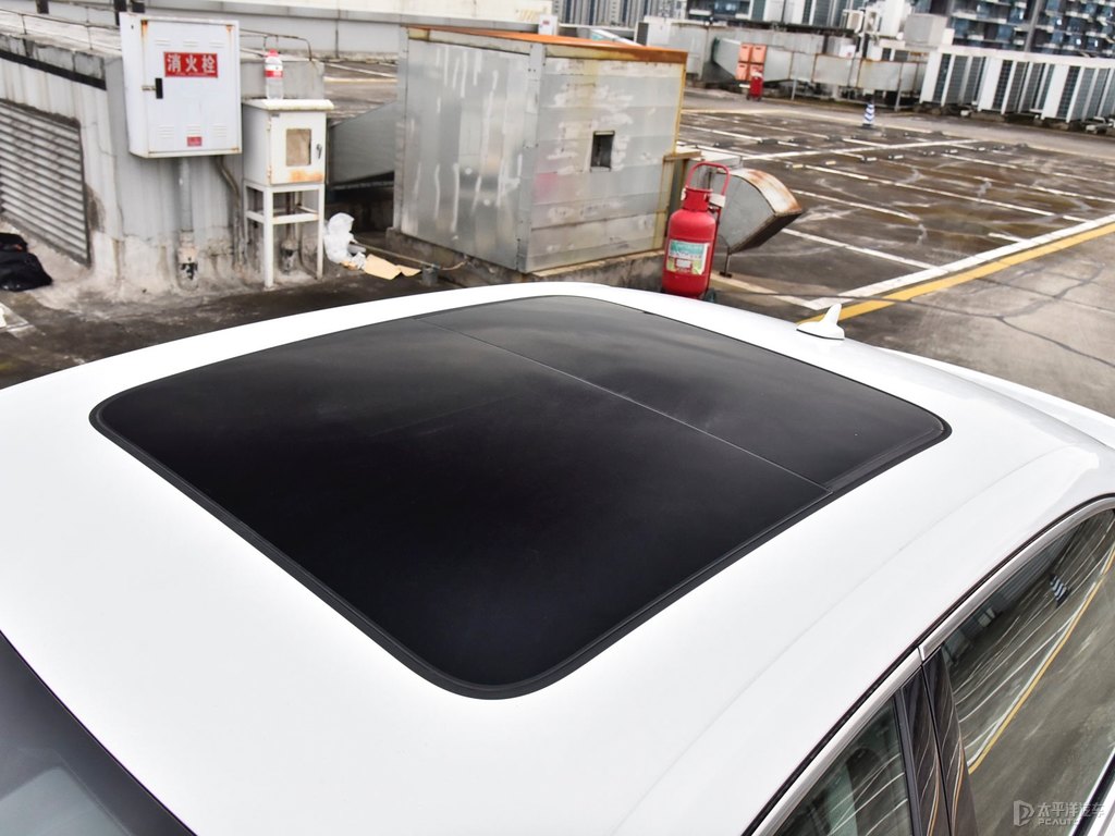朱鷺白奧迪A4L車身外觀圖片