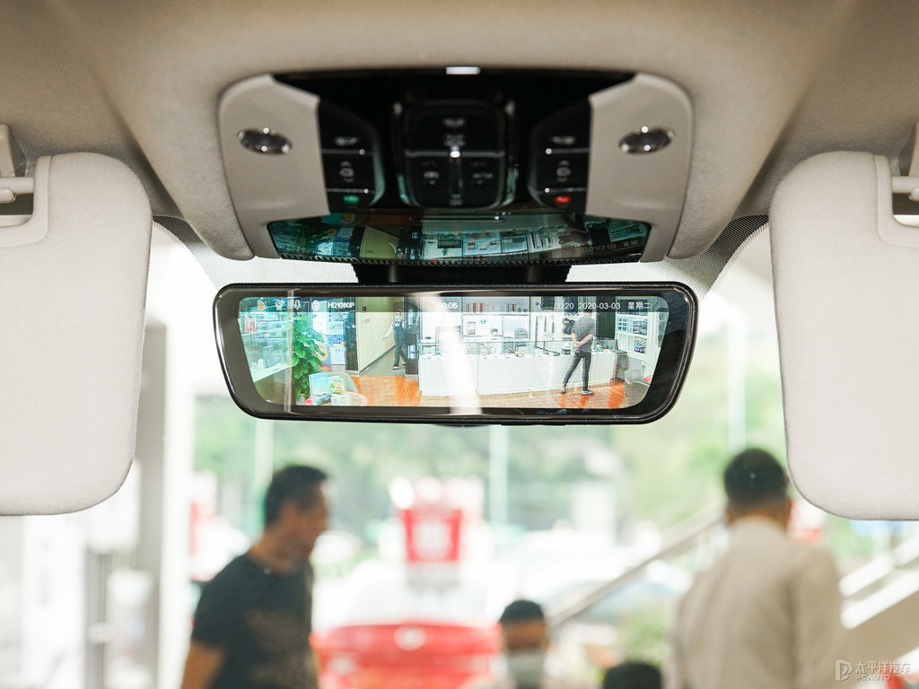 典雅黑傳祺M8車(chē)廂內(nèi)飾圖片