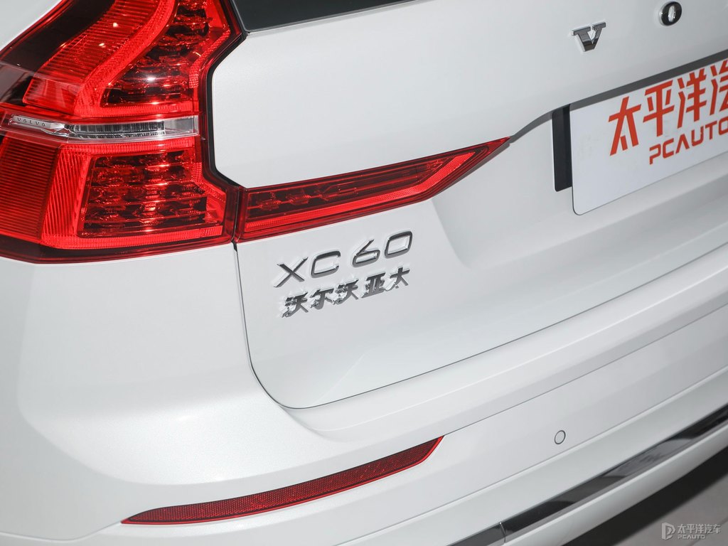 水晶白沃爾沃XC60車尾外觀圖片