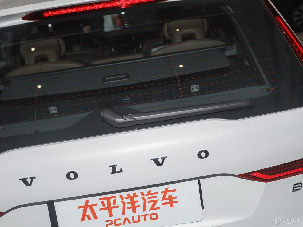 水晶白沃爾沃XC60車尾外觀圖片