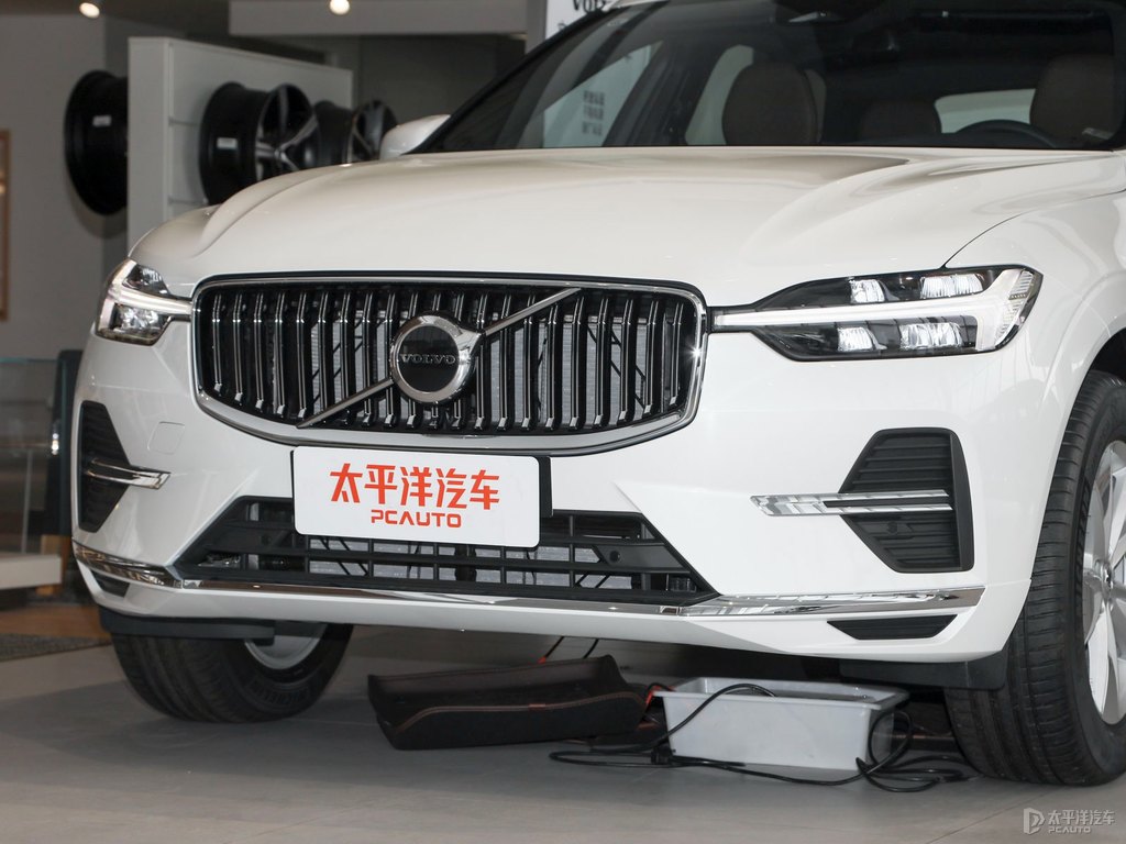 水晶白沃爾沃XC60車頭外觀圖片