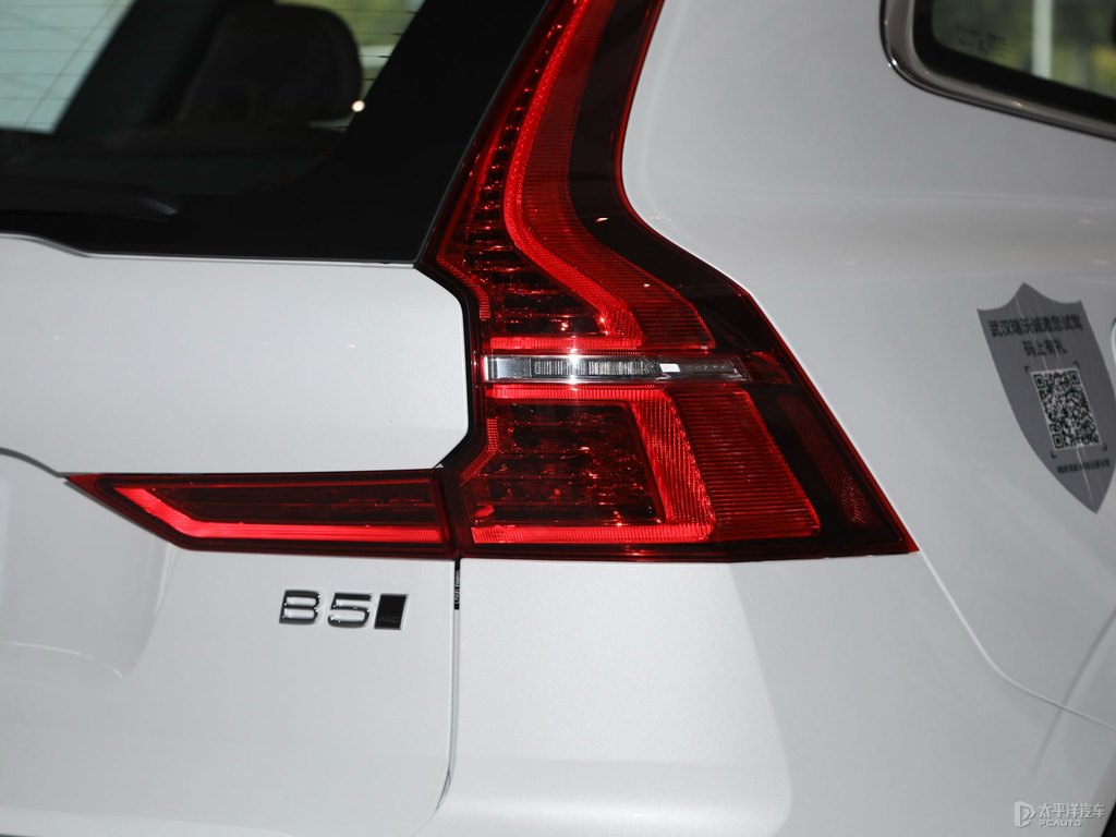 水晶白沃爾沃XC60車(chē)尾外觀圖片