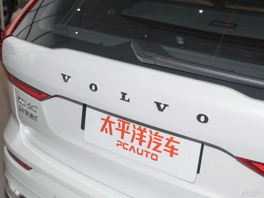 水晶白沃爾沃XC60車尾外觀圖片