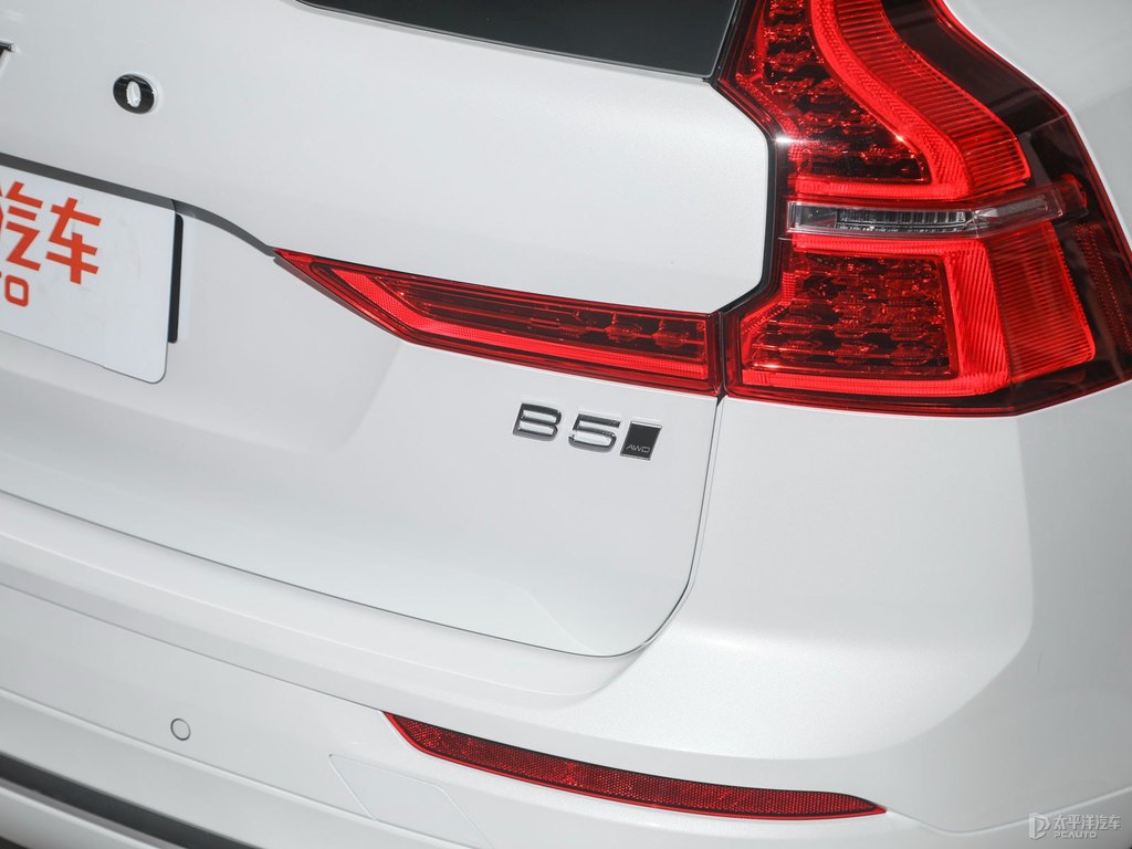 水晶白沃爾沃XC60車尾外觀圖片