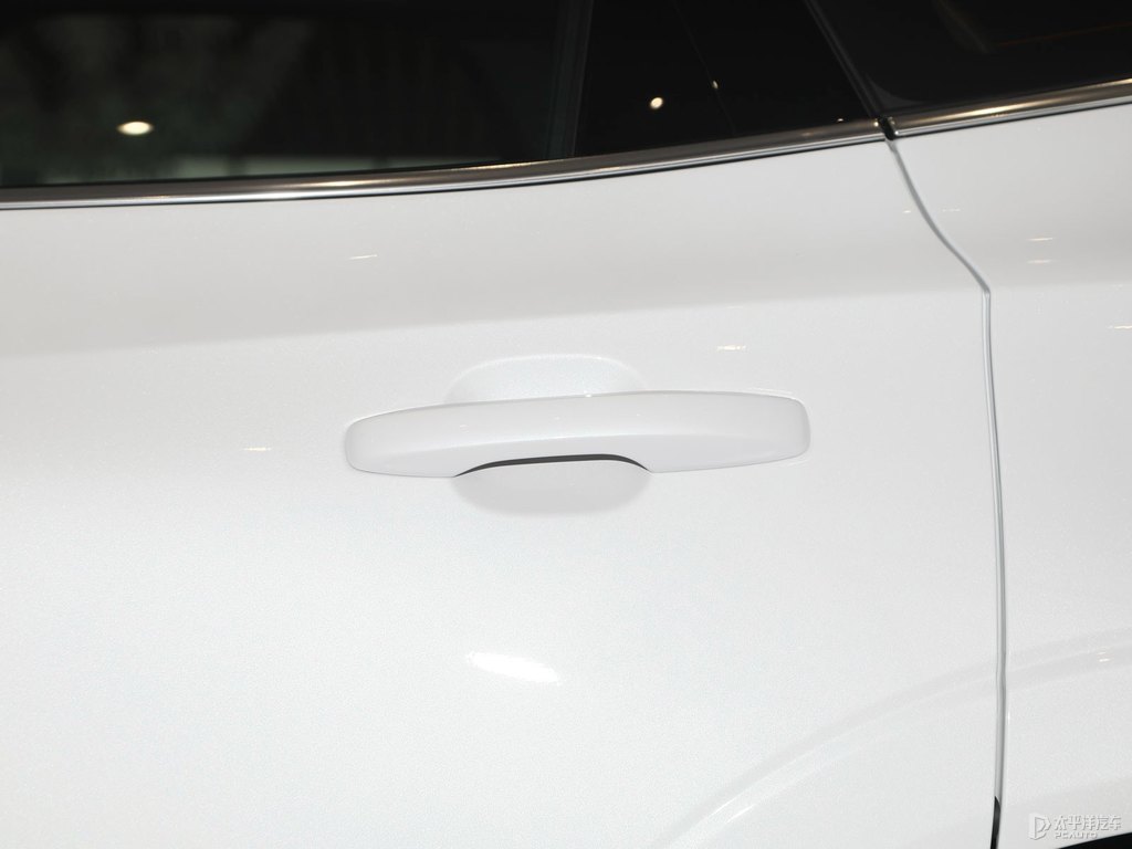 水晶白沃爾沃XC60車身外觀圖片