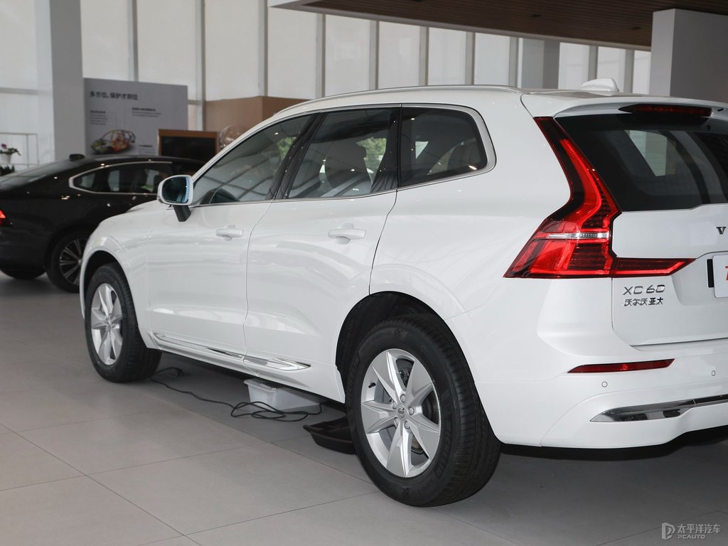 水晶白沃爾沃XC60車身外觀圖片