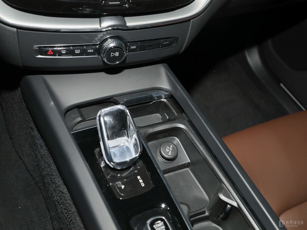 水晶白沃爾沃XC60中控內(nèi)飾圖片