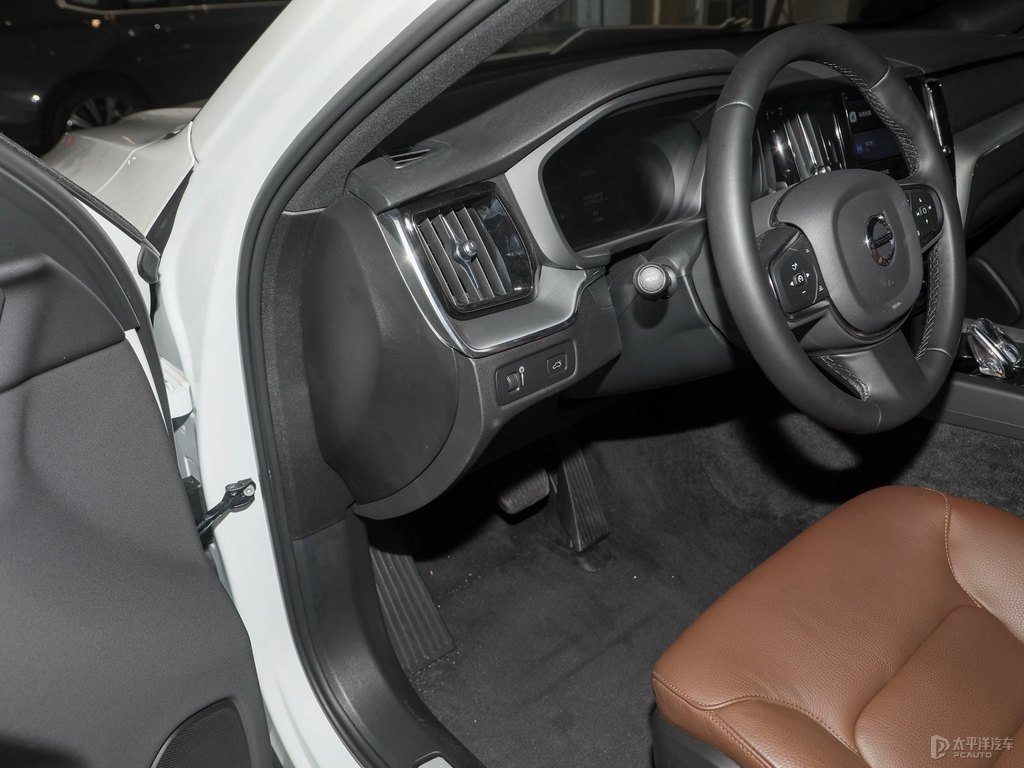 水晶白沃爾沃XC60中控內(nèi)飾圖片