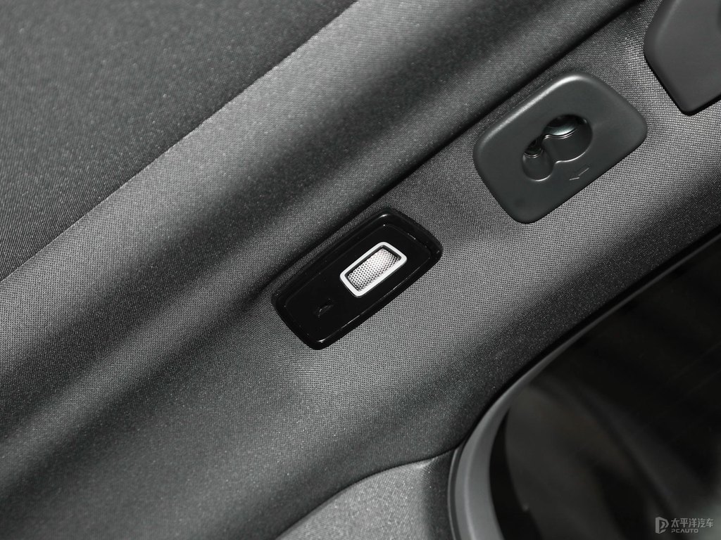水晶白沃爾沃XC60車廂內(nèi)飾圖片