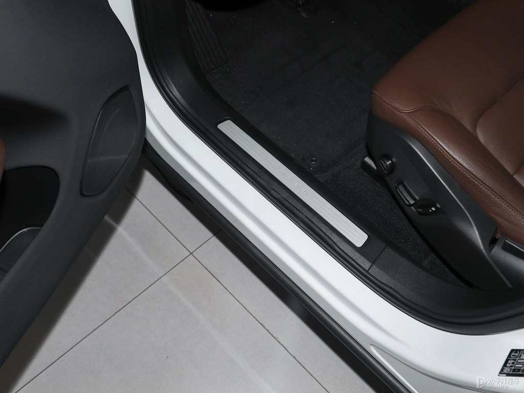 水晶白沃爾沃XC60車廂內(nèi)飾圖片