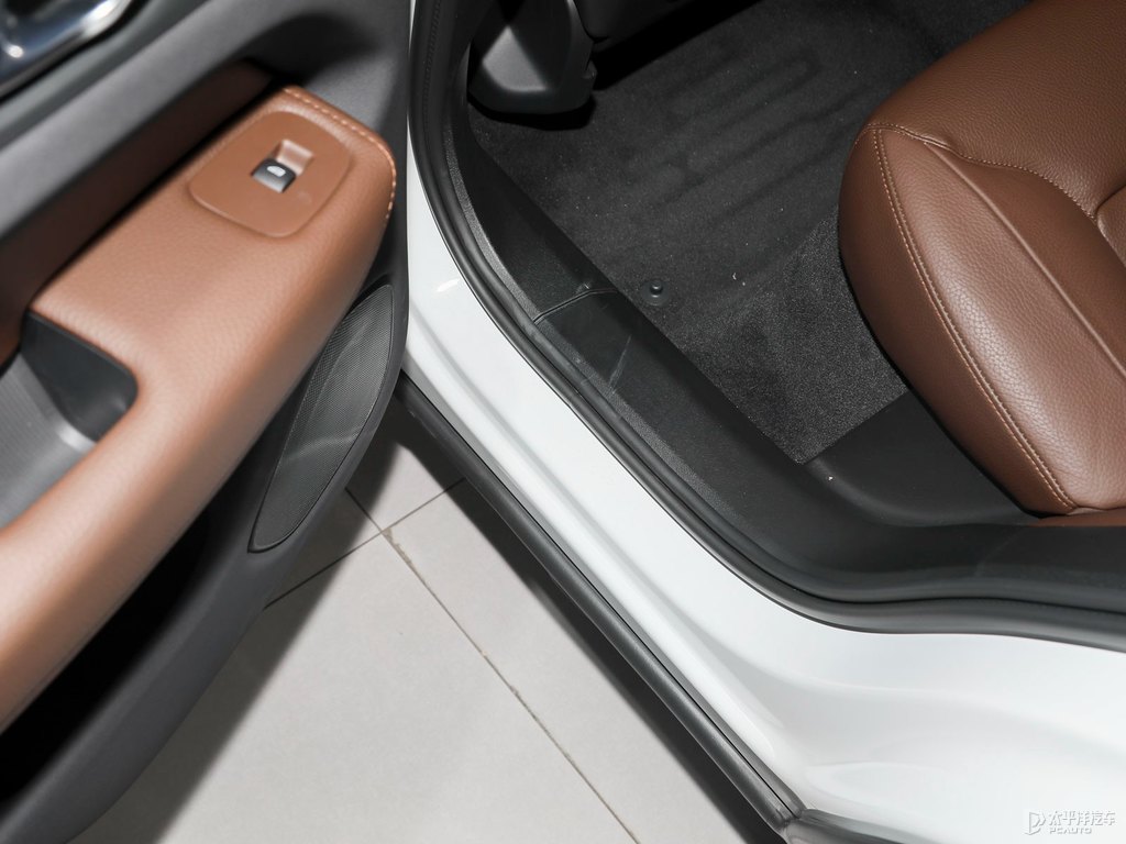 水晶白沃爾沃XC60車廂內(nèi)飾圖片