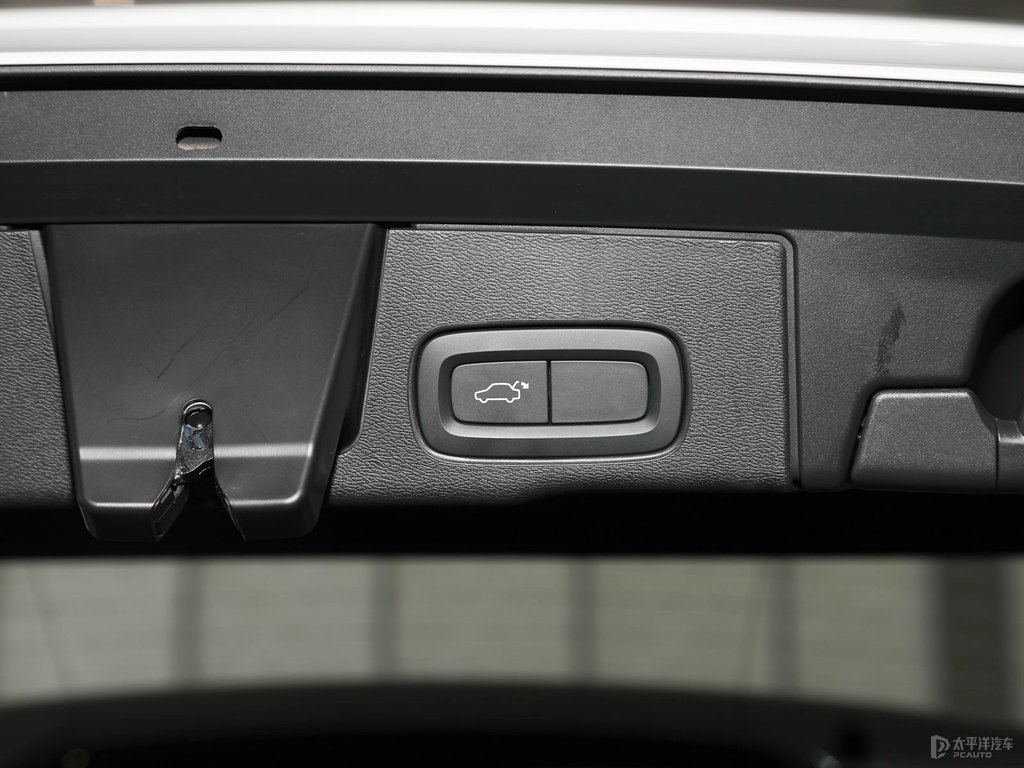 水晶白沃爾沃XC60后備廂空間圖片