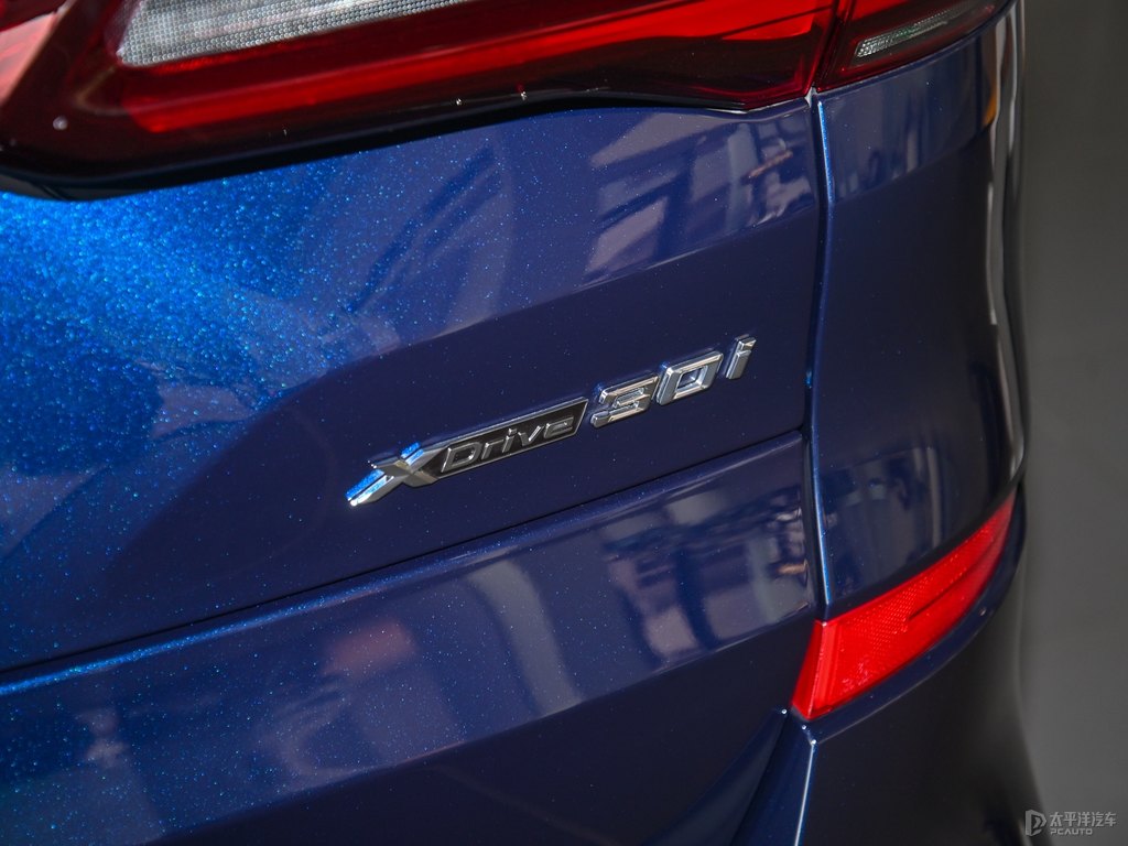 丹泉石藍(lán)寶馬X5(進(jìn)口)車尾外觀圖片