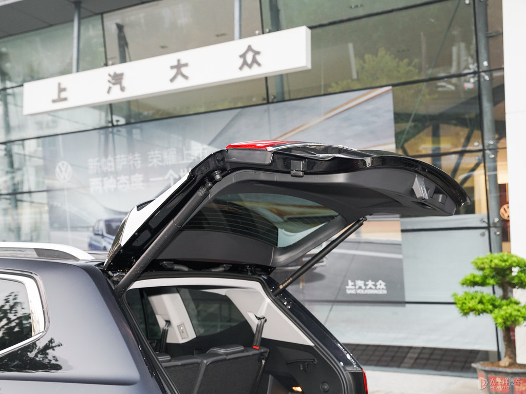 玄武黑途昂后備廂空間圖片