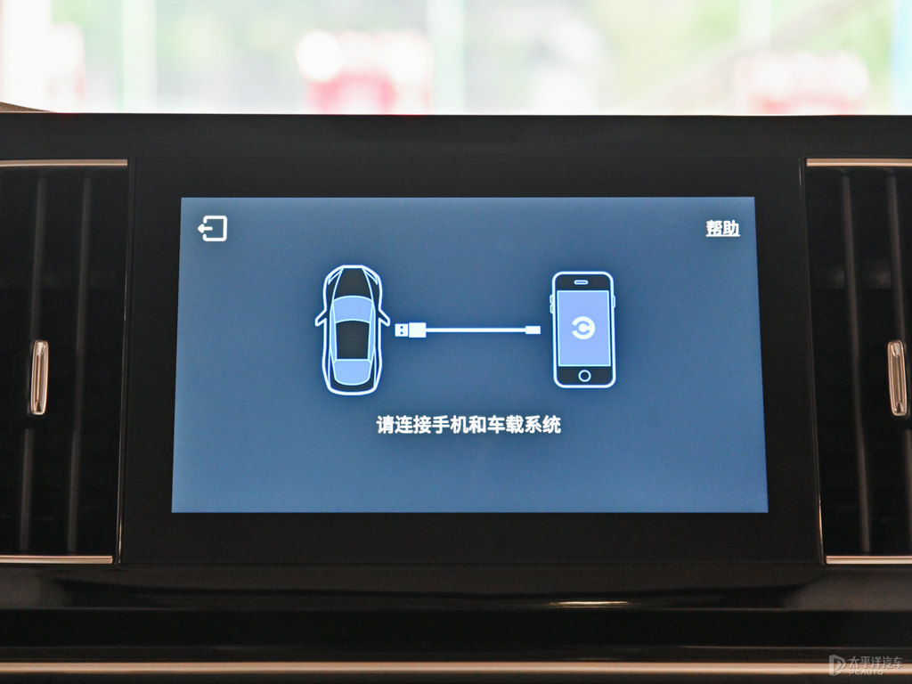 典雅黑傳祺M8中控內(nèi)飾圖片