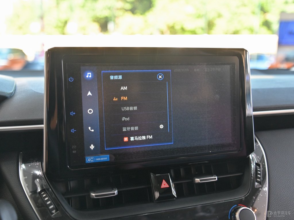 鉑金銅金屬色卡羅拉中控內(nèi)飾圖片