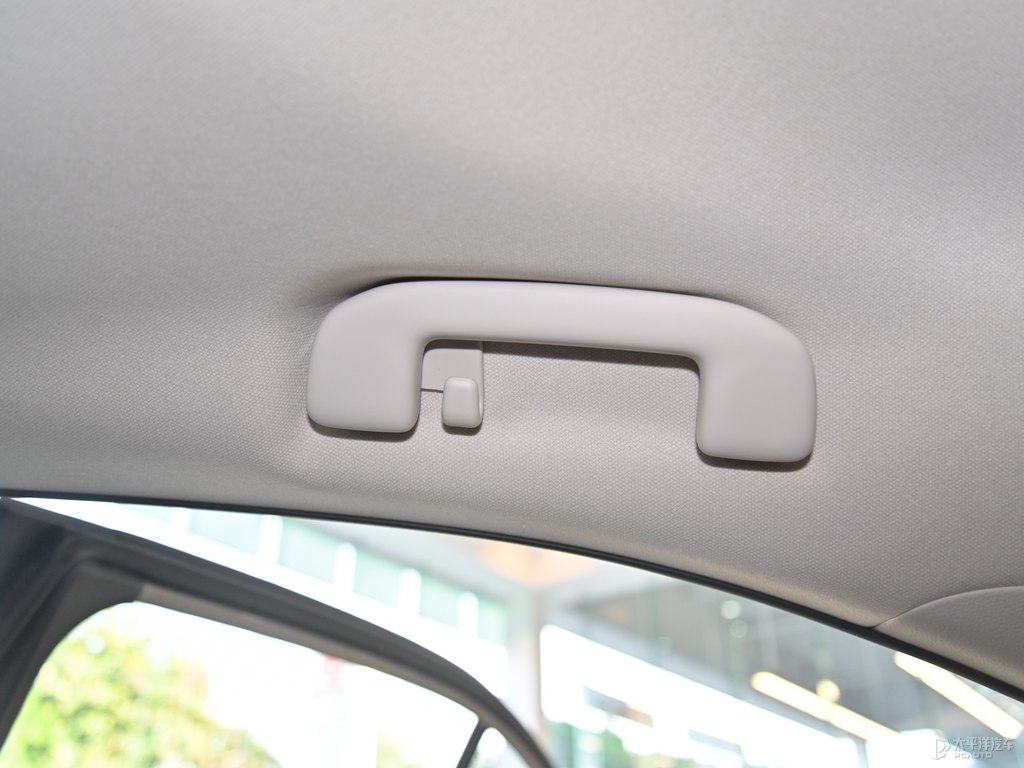 鉑金銅金屬色卡羅拉車廂內(nèi)飾圖片